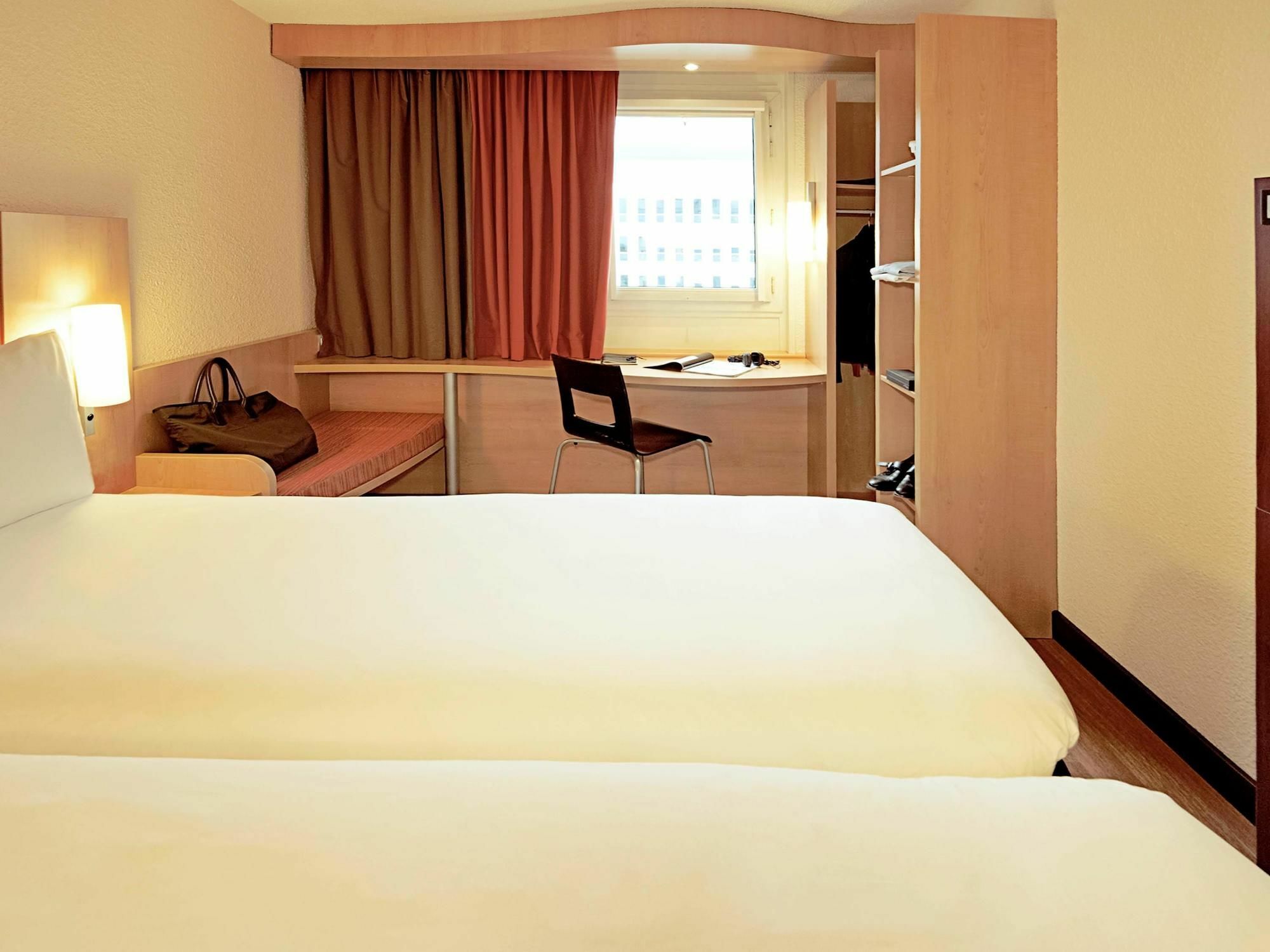 Ibis Reims Tinqueux Hotel Bagian luar foto